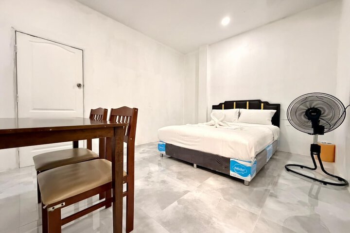 Room 14 of 33