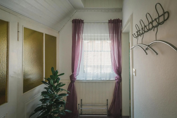 Room 8 of 14