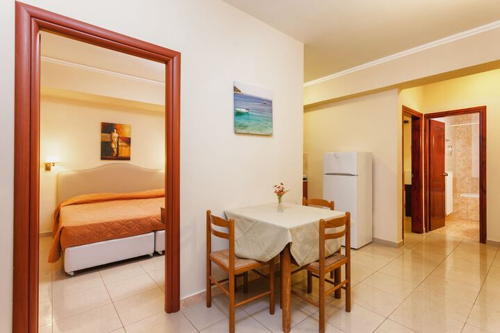 Room 9 of 25