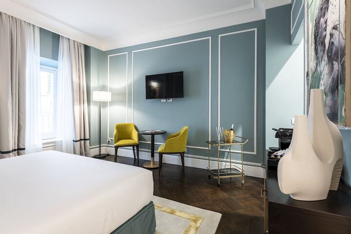 Room 10 of 76