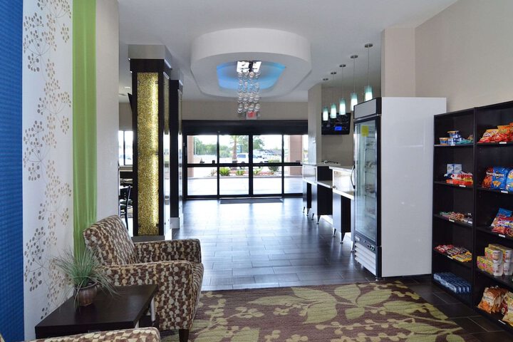 Entrance & Lobby