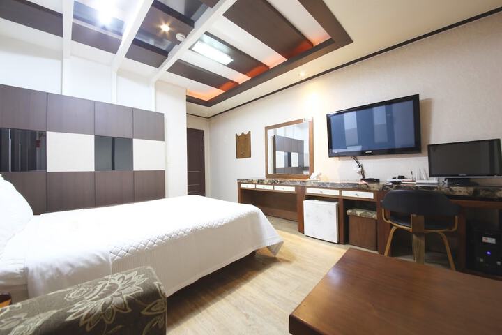 Room 16 of 35
