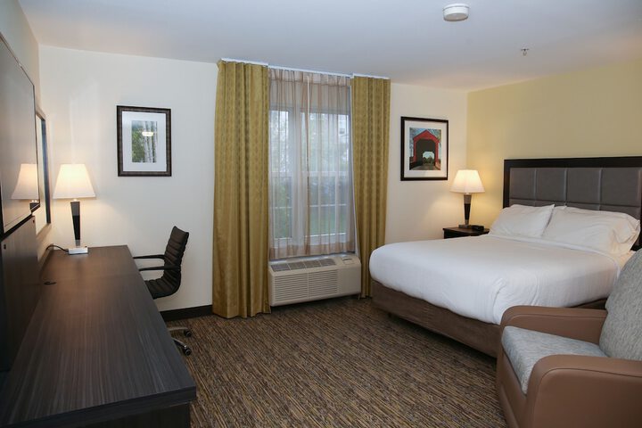1 Queen Bed Studio Suite (12 of 21)