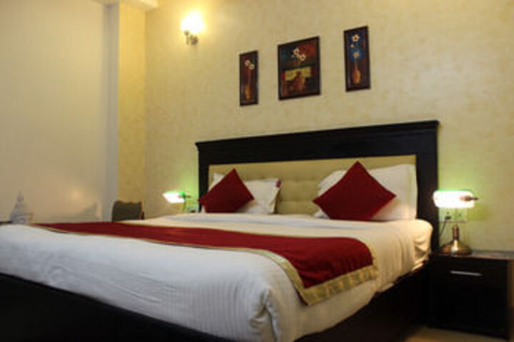 Room 10 of 28