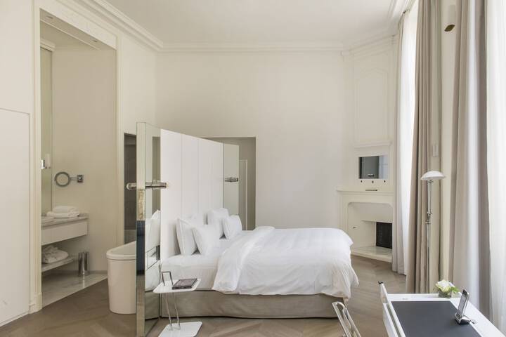 Room 5 of 33