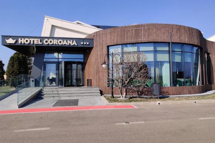Exterior of Hotel Coroana