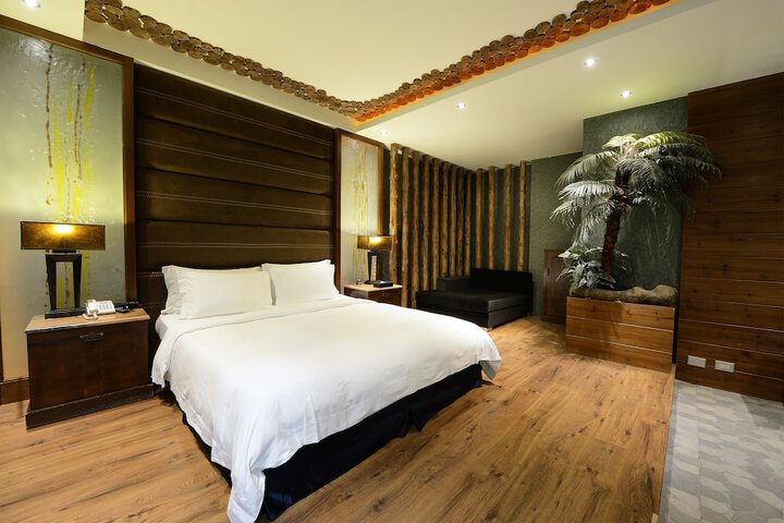 Room 15 of 60