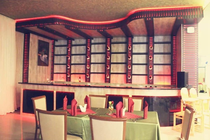 Dining 74 of 116