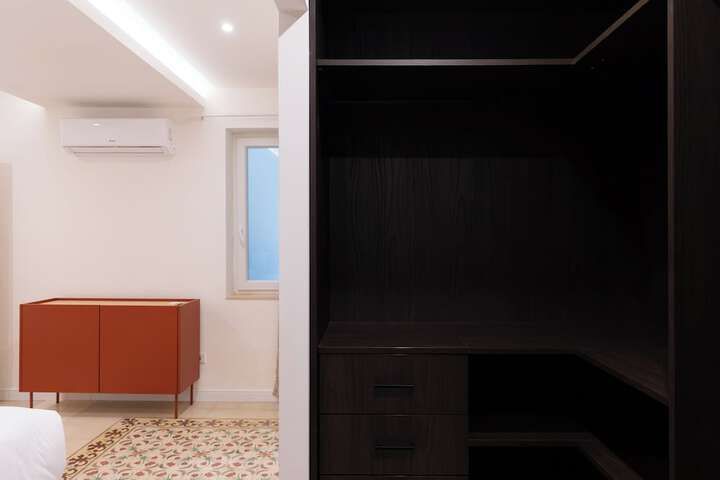 Room 2 of 68