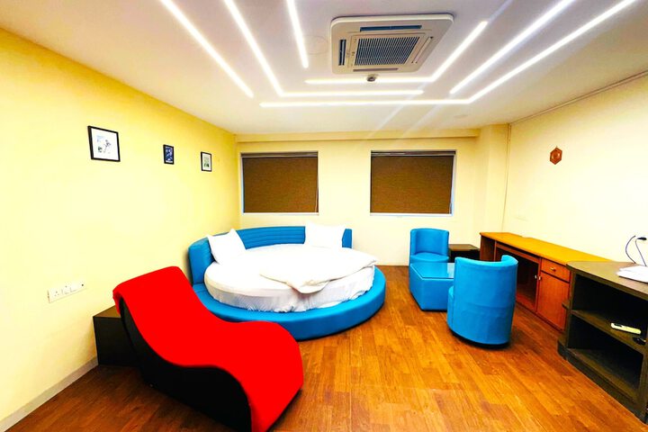 Room 10 of 27