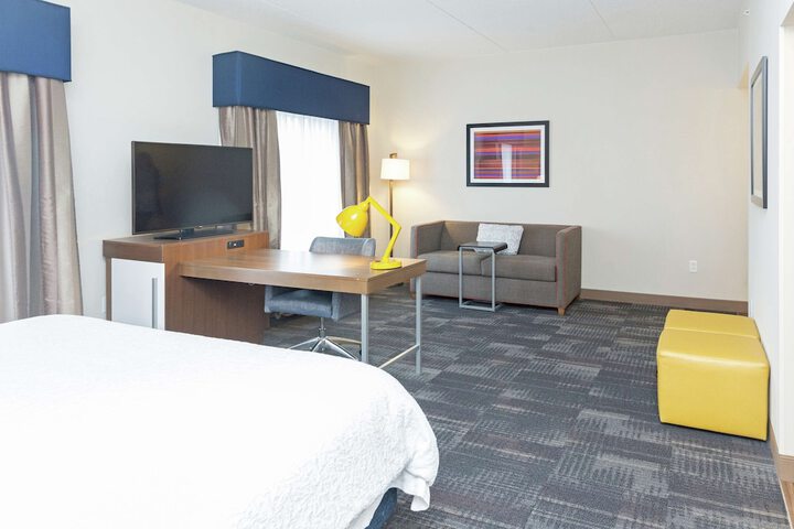 1 King Bed Accessible (14 of 27)