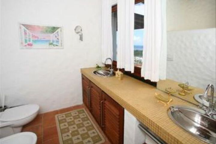 Room 3 of 28