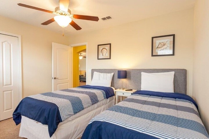 Room 3 of 34