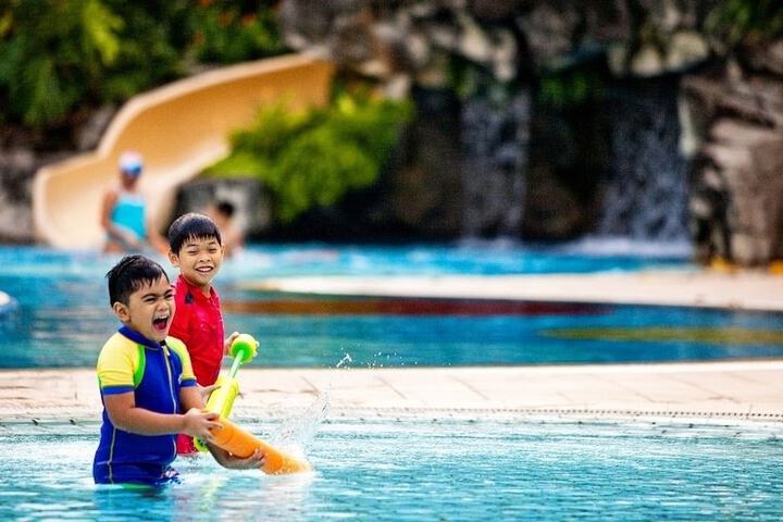Hotel Pool