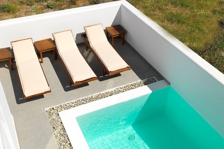 Hotel with Pool