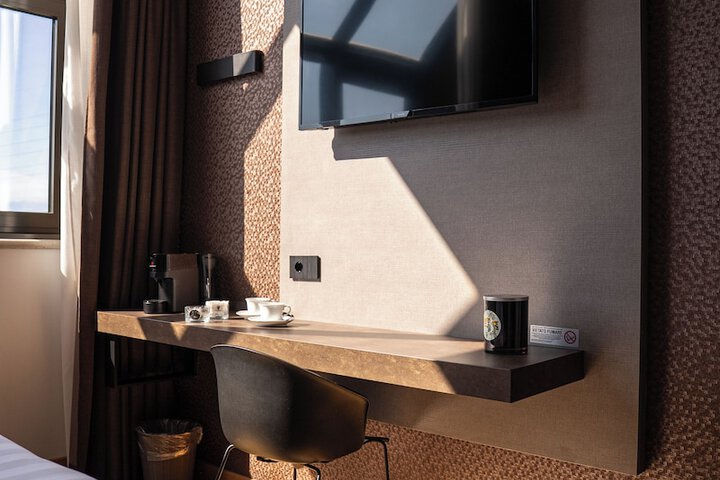 Room 16 of 24