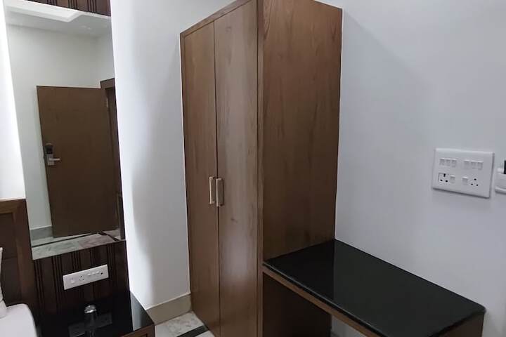 Room 8 of 42