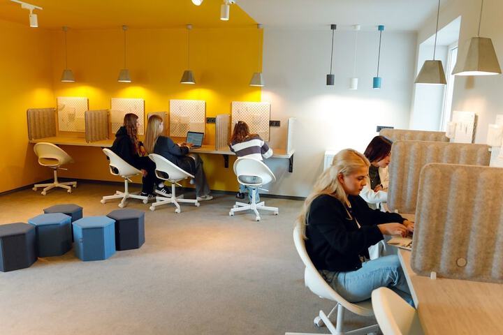 Business Center 17 of 20