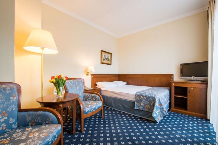 Room 4 of 23