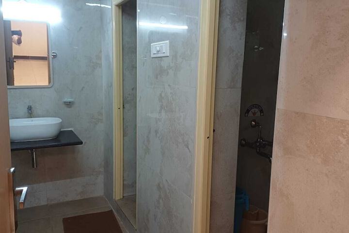 Room 66 of 95