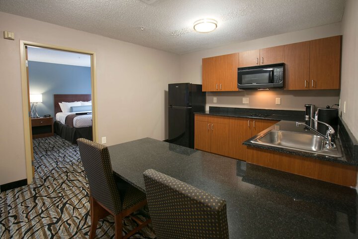 Suite 2 Queen Beds Sofa Bed Microwave and Refrigerator Full Breakfast (45 of 59)