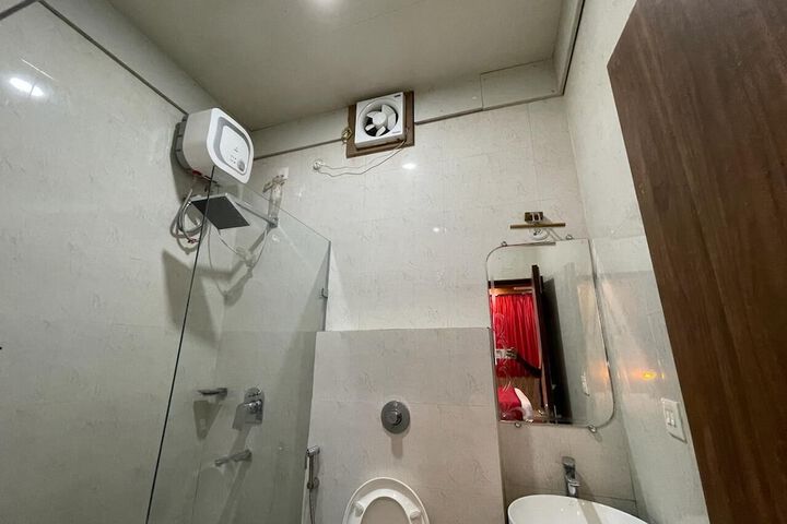 Room 8 of 14