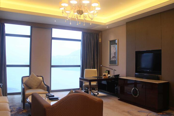 Room 18 of 61