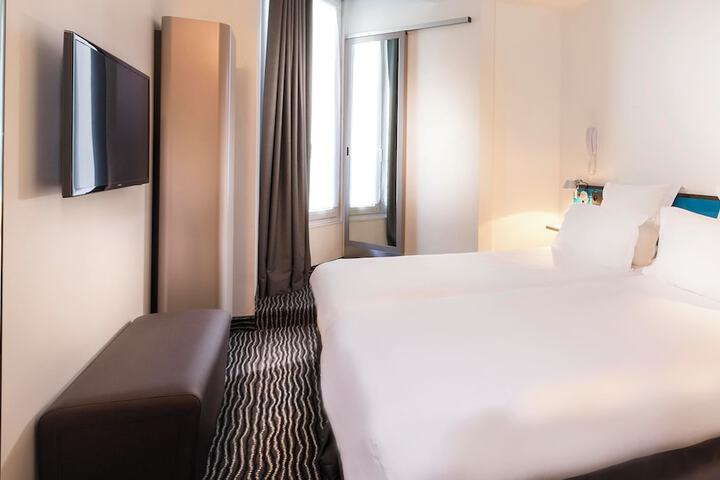 Room 13 of 52