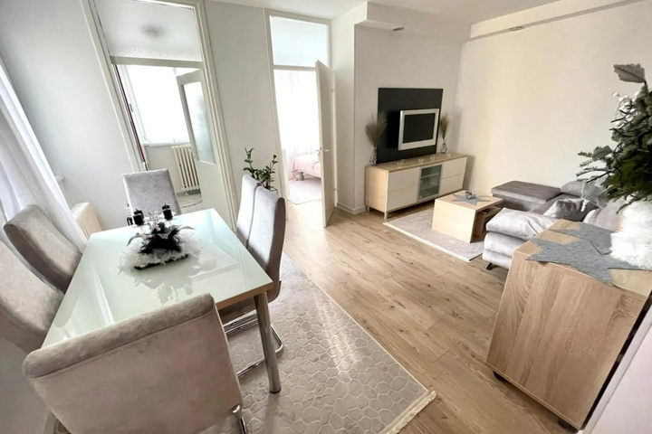 Room 5 of 14