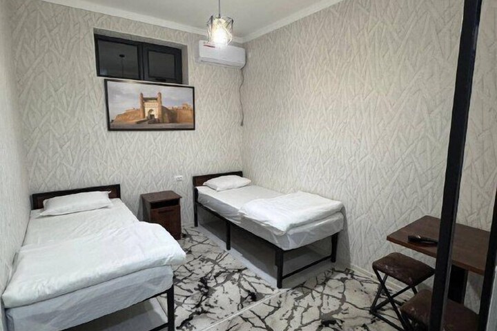 Room 7 of 9