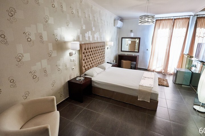 Room 17 of 33