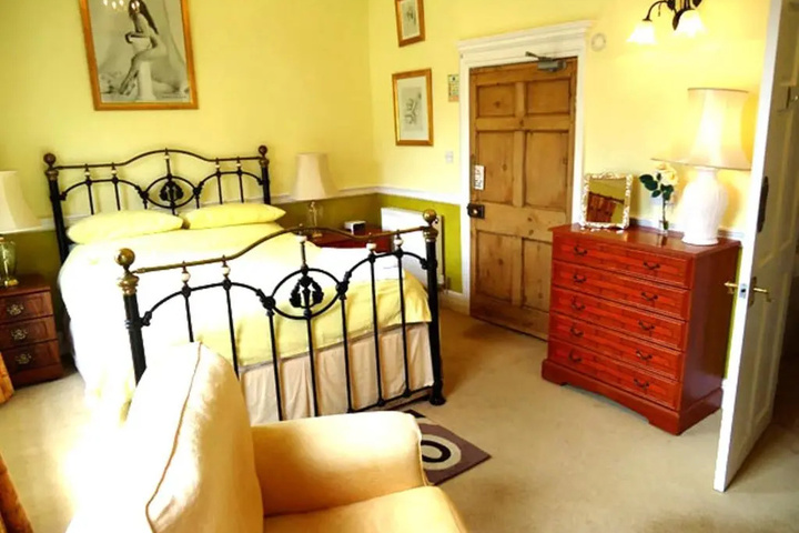 Room 2 of 35
