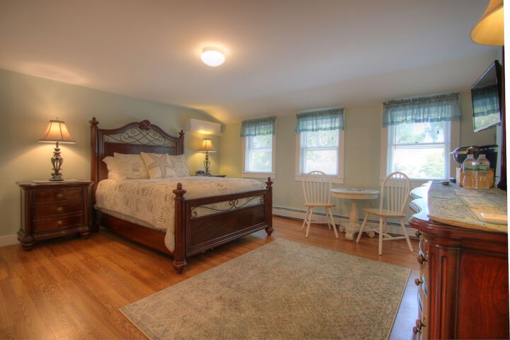 Room 10 of 77