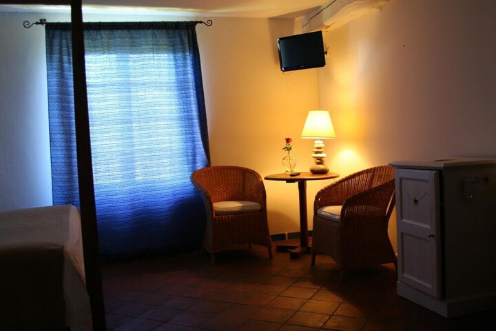 Room 13 of 33