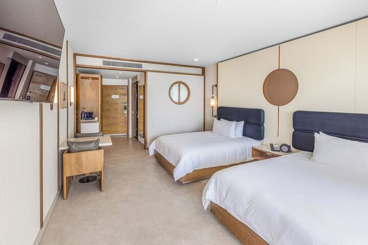 Room 47 of 136