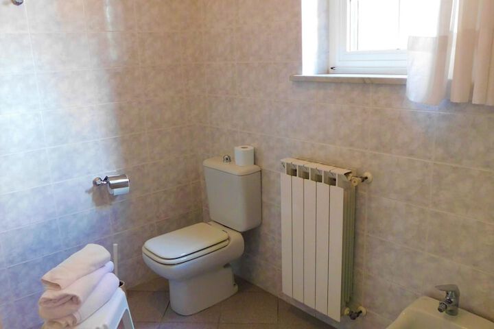 Room 11 of 28