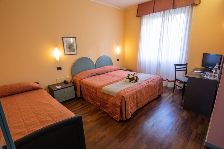Room 8 of 19