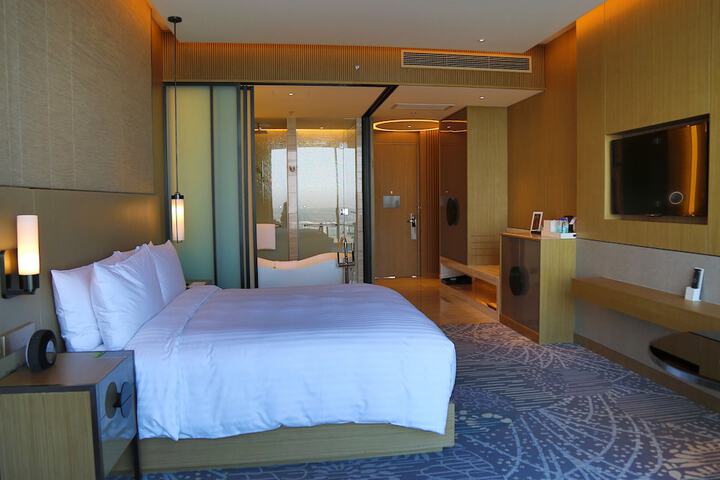 Room 19 of 100