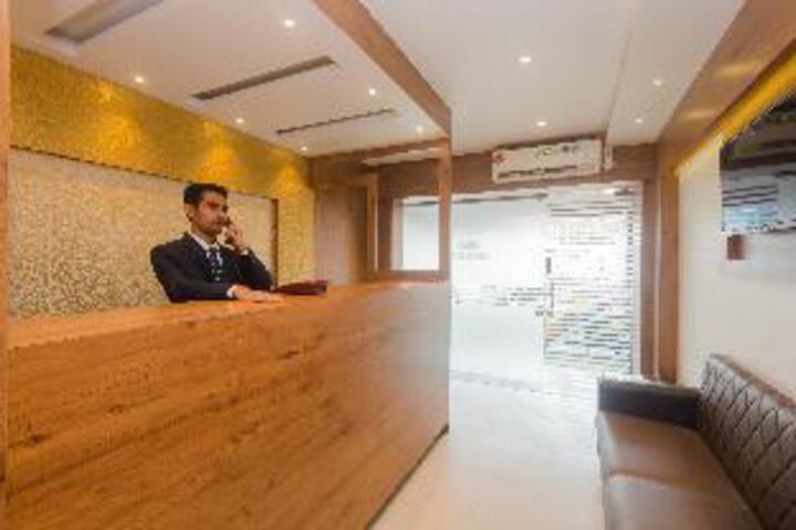 HOTEL ROYAL INN BY OYO ROOMS