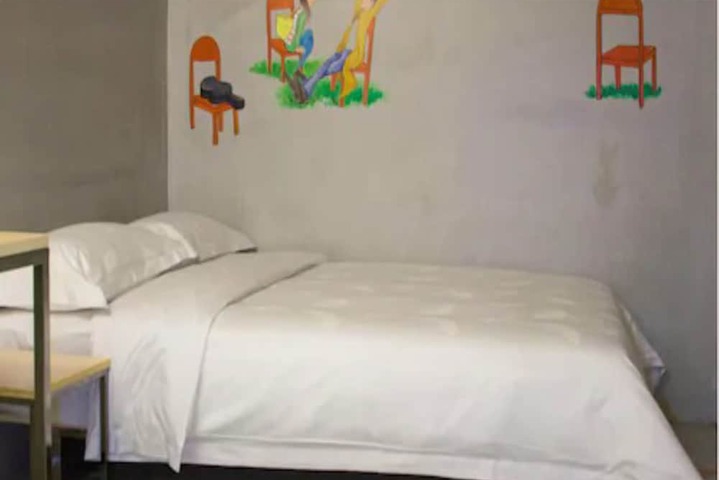 Room 13 of 43