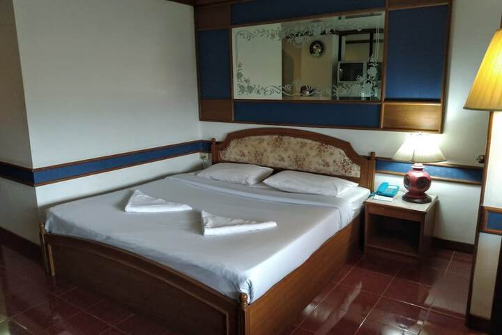 Room 30 of 147