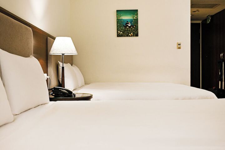 Room 27 of 72