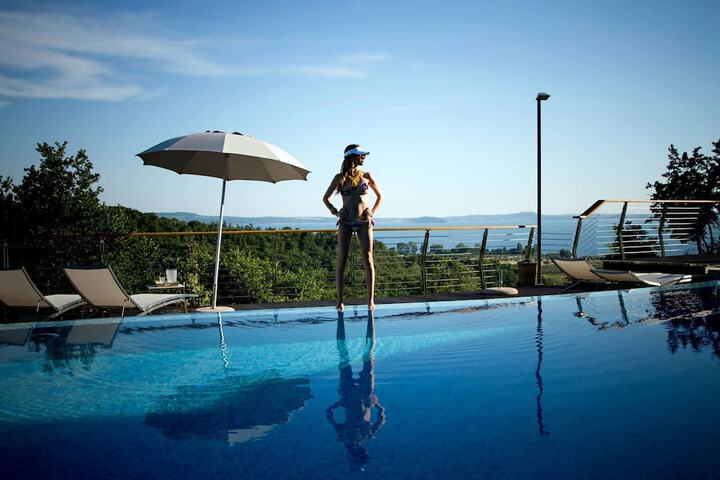 Pool Hotel