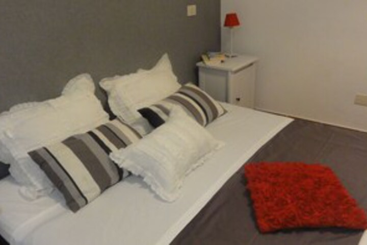 Room 6 of 25