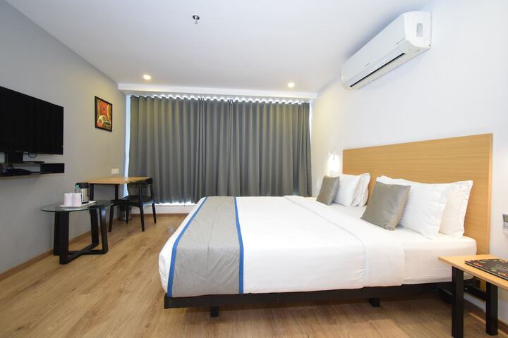 Room 32 of 61