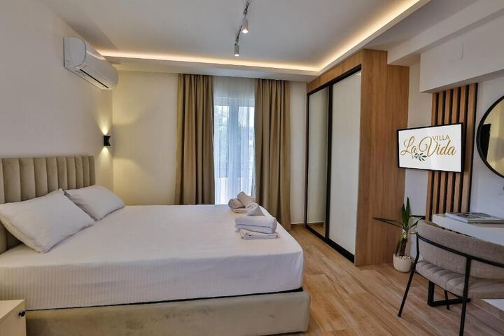 Room 10 of 52