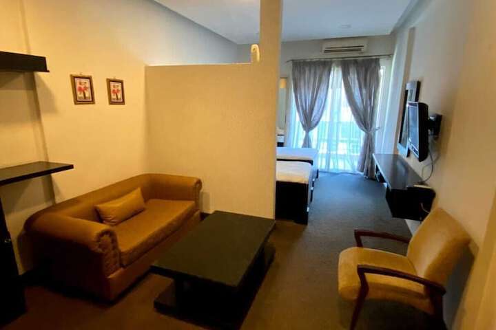Room 7 of 12
