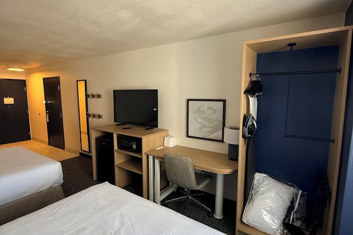Room 9 of 35