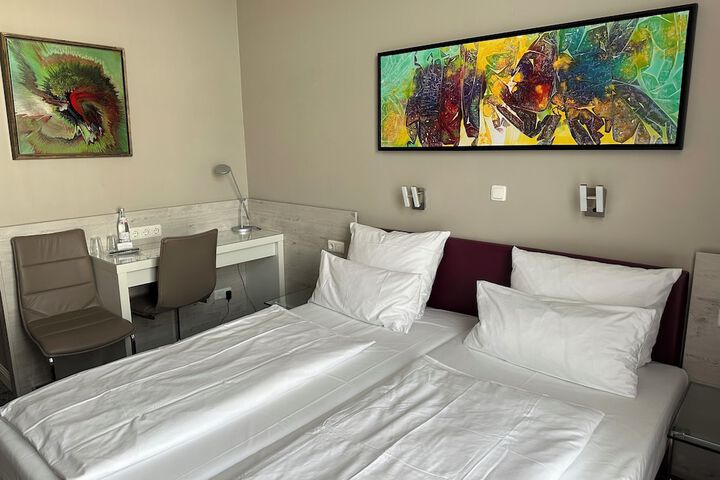 Room 44 of 136