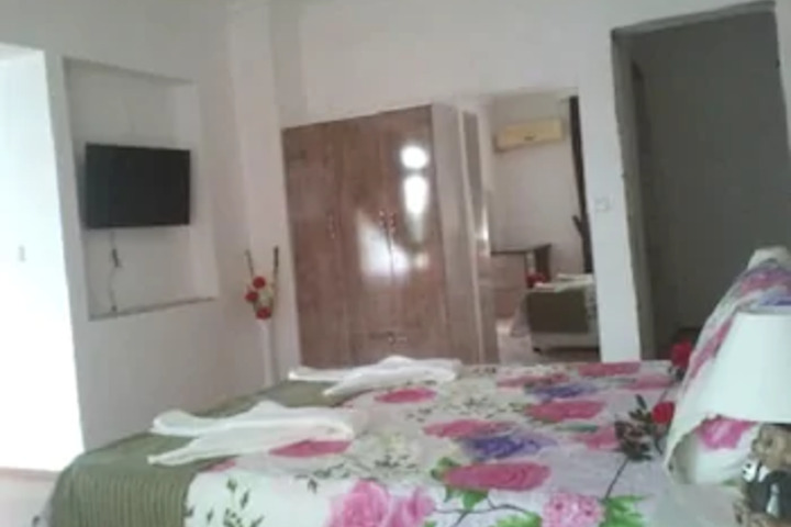 Room 5 of 6